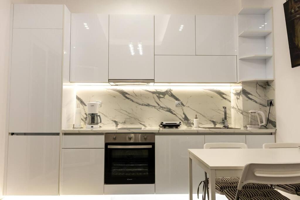 The Golden Home 1 Пирей Экстерьер фото